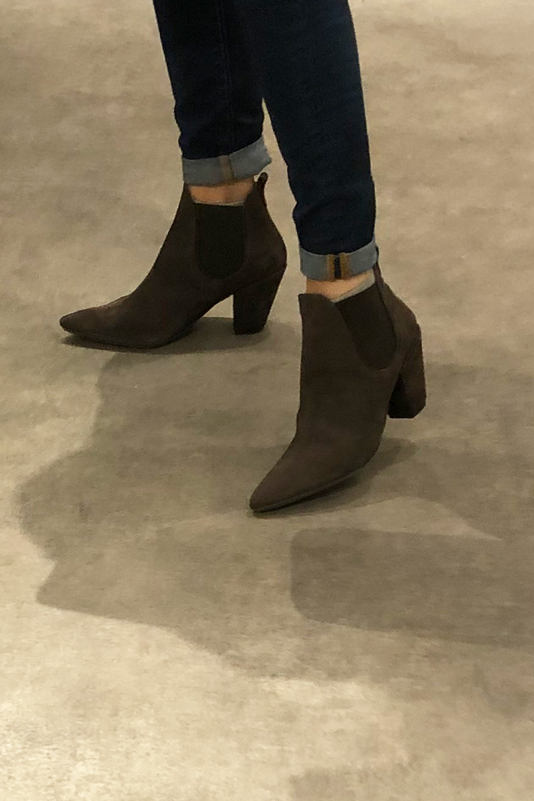 Women's dark brown elegant Chelsea ankle boots, with side elastics. Tapered toe. Medium cone heels - Worn view